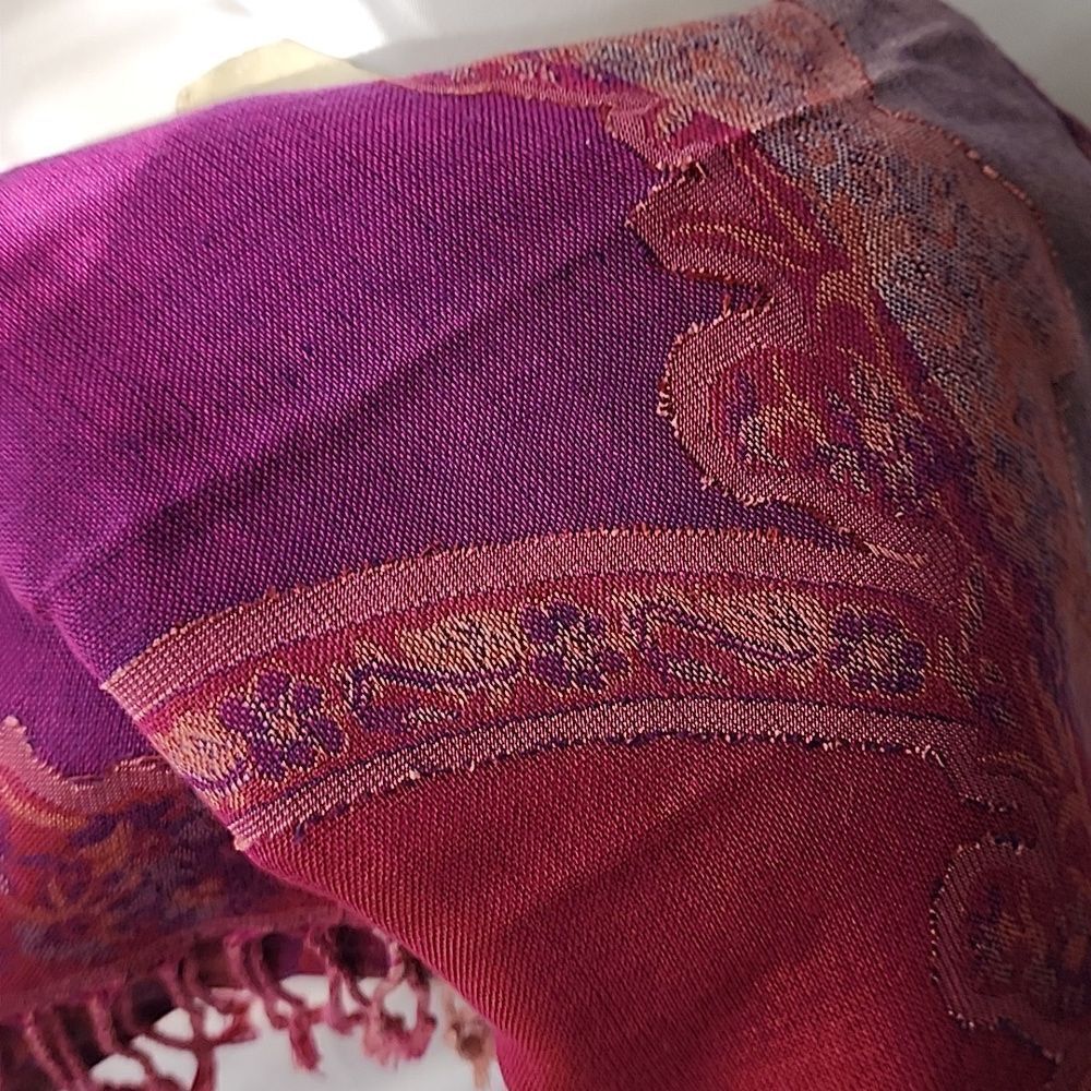 Rich Scarlet & Rust Toned Fringed Scarf With Floral Pattern - Picture 8 of 8